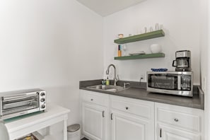 House (6 Bedrooms) | Interior