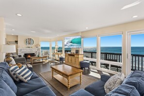 Interior - 1317 S Pacific - Entire Home (Oceanside)