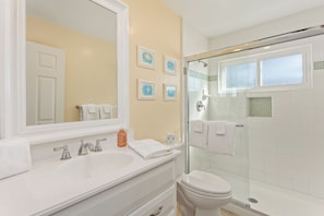 Interior - 1317 S Pacific - Unit C (Oceanside)