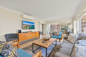 Interior - @ Marbella Lane - Cozy 2BR w/ Amazing Ocean Views (Honolulu)