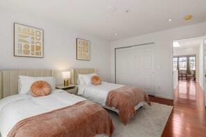 House (5 Bedrooms) | Interior - @ Marbella Lane - Vibrant 5BR Home in Daly City (Daly City)