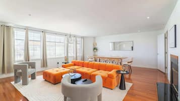 House (5 Bedrooms) | Front of property