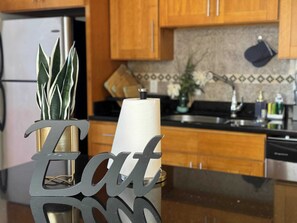 House (5 Bedrooms) | Interior - @ Marbella Lane - Vibrant 5BR Home in Daly City (Daly City)