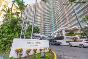 Interior - @ Marbella Lane Dreamy Sunset Views by the Sea (Honolulu)
