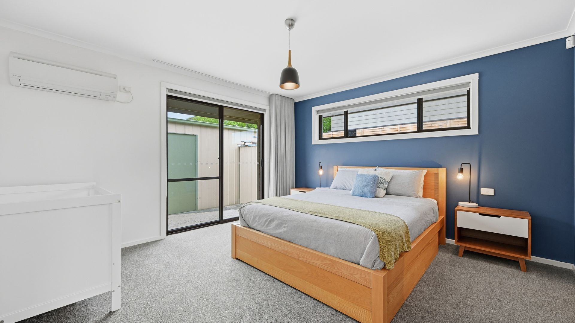 3 makuuhuonetta, työpöytä, vauvan matkasänky, ilmainen Wi-Fi