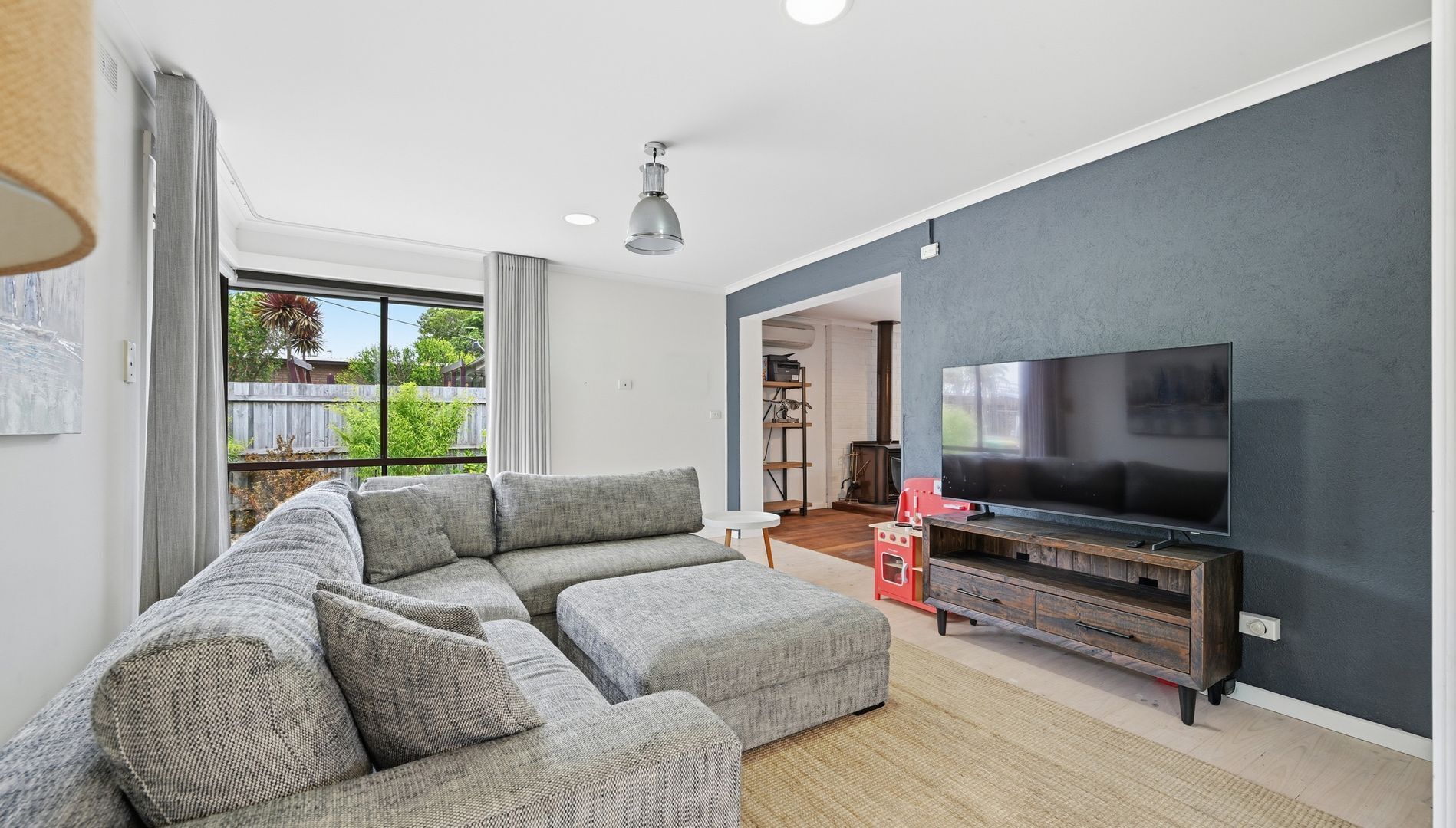 Dixon Delight - Beautiful Holiday Home On Dixon Street. - Inverloch