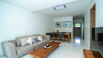Deluxe Villa, Sea View | Living area