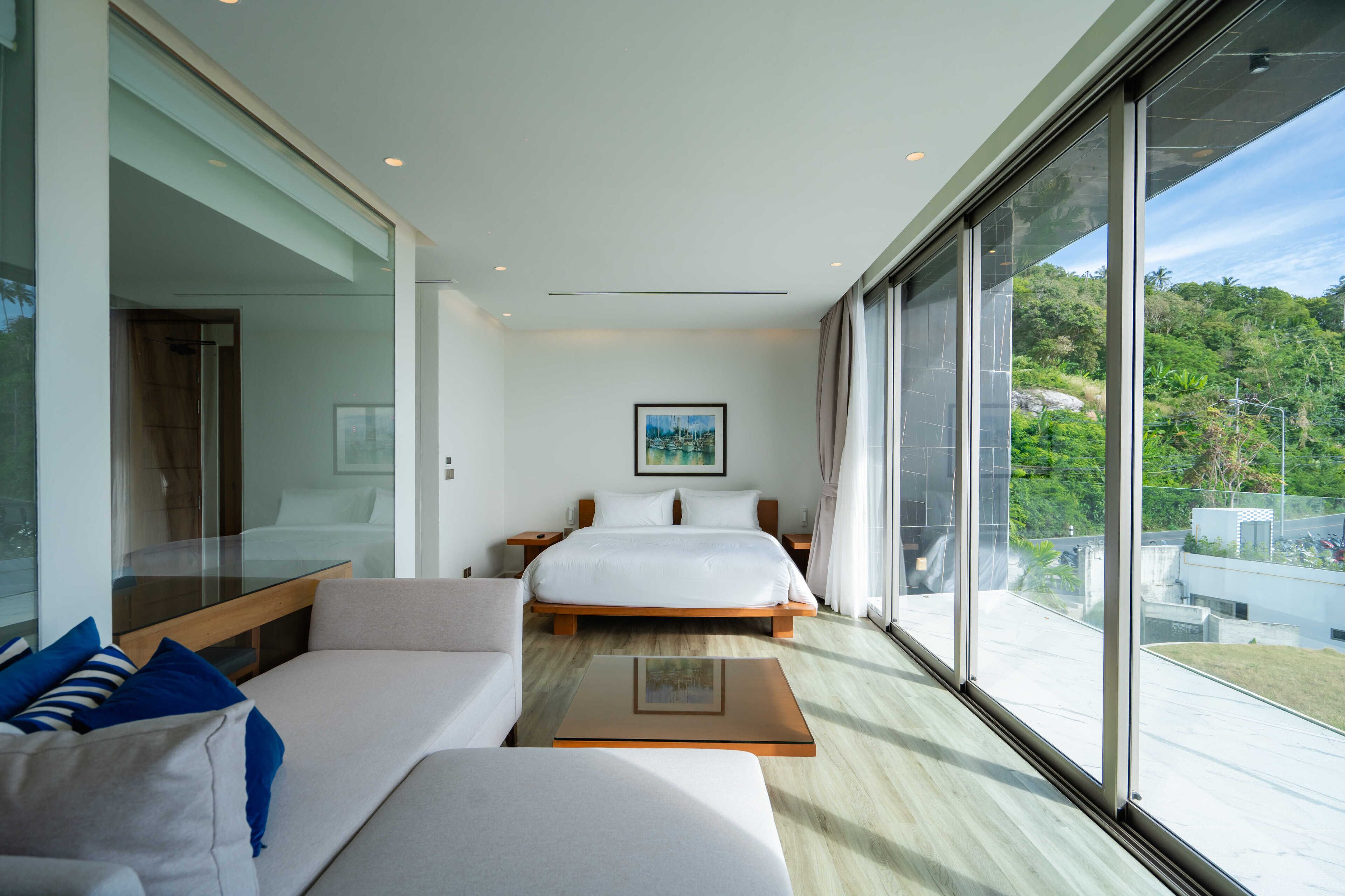 Villa – premier, sjøutsikt | Safe på rommet, skrivebord og skrivebord for bærbar PC