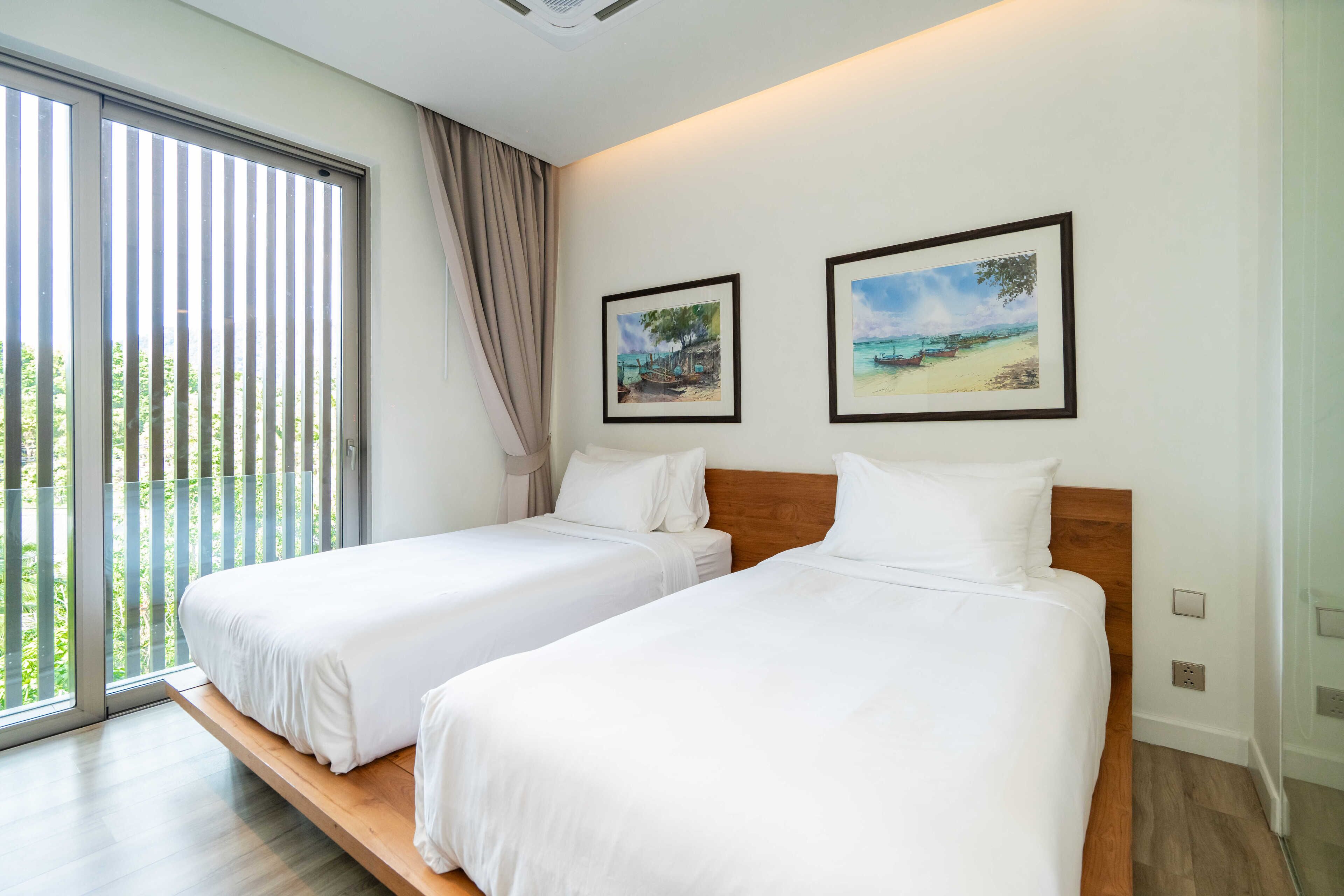 Villa – premier, sjøutsikt | Safe på rommet, skrivebord og skrivebord for bærbar PC