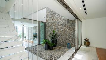 Deluxe Villa, Sea View | Interior