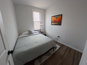 2 makuuhuonetta, silitysrauta/-lauta, Wi-Fi, vuodevaatteet