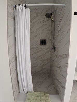 Hair dryer, towels, soap, toilet paper - Duplex 15 mins from Time Square! (West New York)