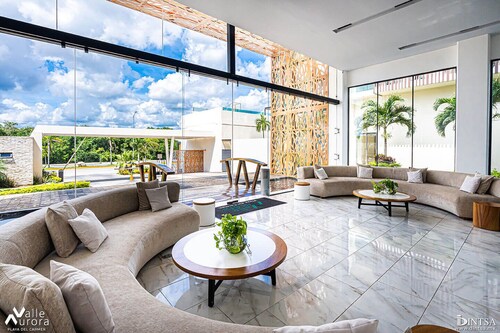 Brand New Apartment, Quality + First Class Amenities, #1 Beach Complex
