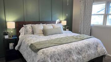 Iron/ironing board, travel crib, WiFi, bed sheets