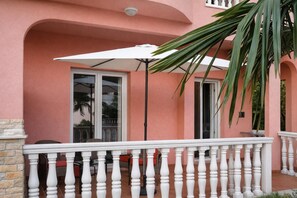 Property grounds - Pool Apt 4 - Novi Vinodolski (Ground), Novi Vinodolski, Croatia (Novi Vinodolski)