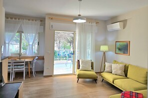 TV - Perla Holiday Homes 145, Lalzit Bay, Albania (Lalzit Bay)