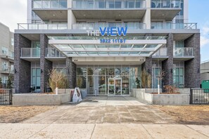 Exterior - Executive King bed Suite free wifi parking (Edmonton)
