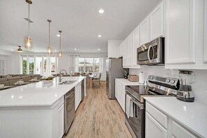 Interior - 2525 Shanti Amazing 15 Suites Mansion (Kissimmee)