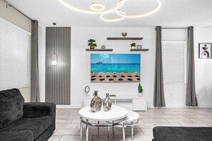Interior - 9052sd · Newly Furnished 9BR Villa/steps From Clubhouse (Davenport)