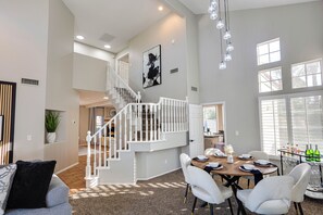Interior - 73rd Glendale (Glendale)