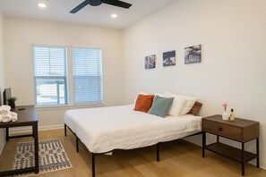 Interior - Iconic Design Home In Workerfriendly A+location (Sherman)