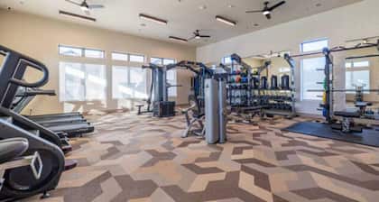 Iconic Design Home In Workerfriendly A+location