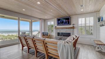 House (6 Bedrooms) | Interior