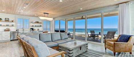 House (6 Bedrooms) | Living area | TV, fireplace