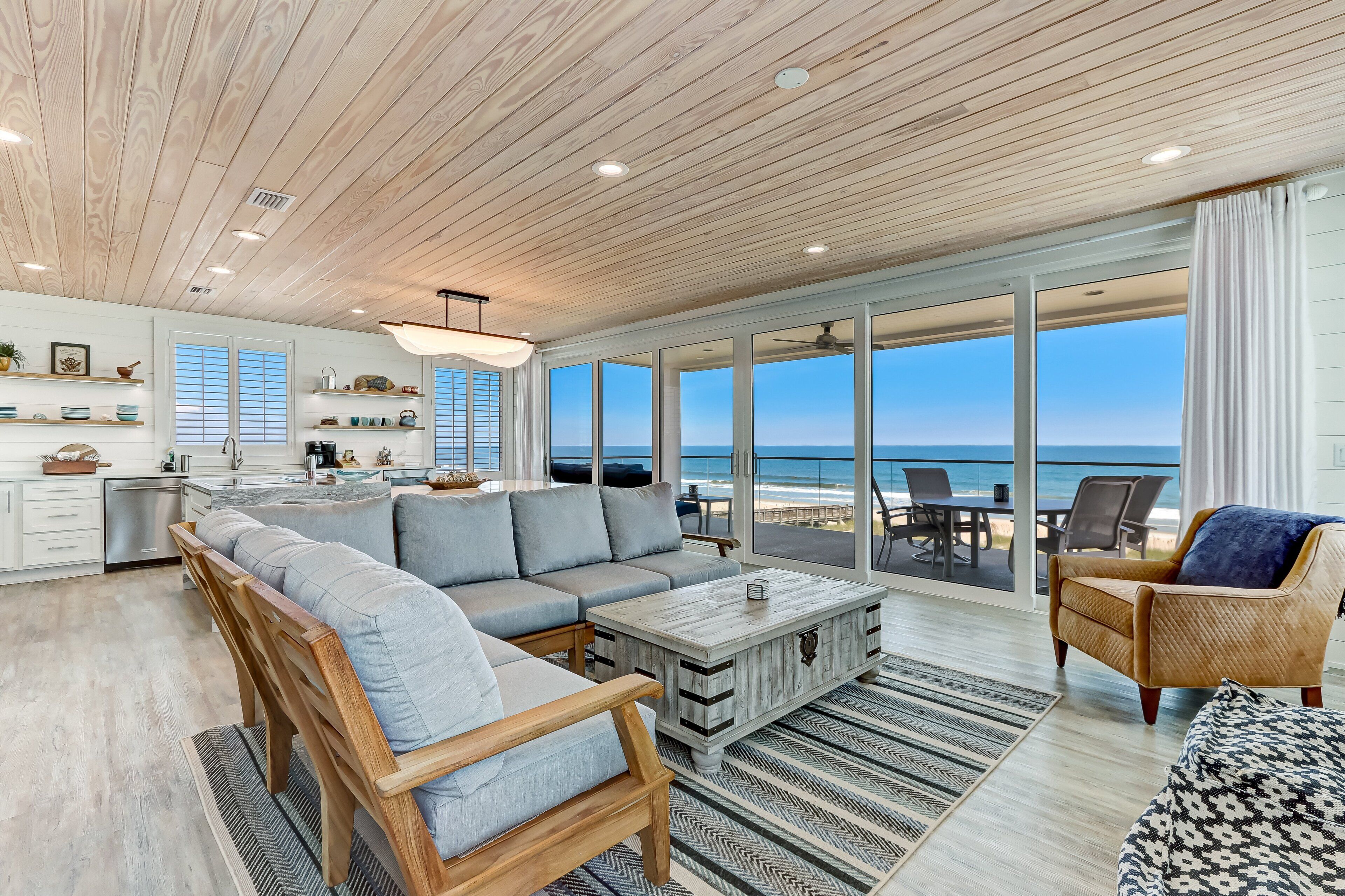 House (6 Bedrooms) | Living area | TV, fireplace