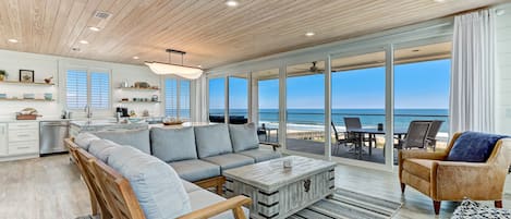 House (6 Bedrooms) | Living area | TV, fireplace