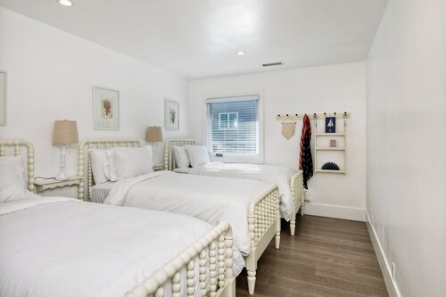 3636 Carlsbad Blvd - Upper