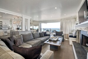 Interior - 3636 Carlsbad Blvd - Upper (Carlsbad)