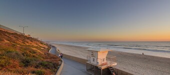 3636 Carlsbad Blvd - Upper