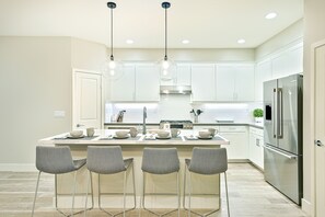 Interior - 343 Oak Avenue (Carlsbad)