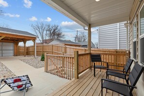 Interior - 3325: Bright Urban Comfort by JZ Vacation Rentals (St. Louis)