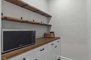 Interior - 3323: Uptown Elegant Escape by JZ Vacation Rentals (St. Louis)