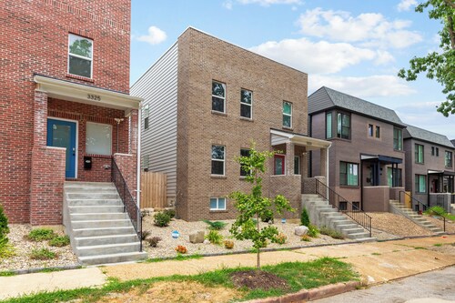 3323: Uptown Elegant Escape by JZ Vacation Rentals