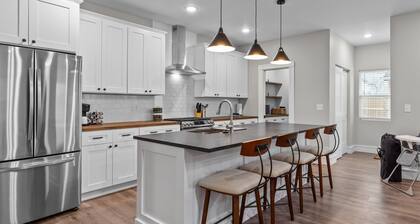 3323: Uptown Elegant Escape by JZ Vacation Rentals