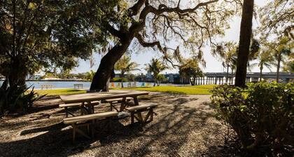 Anchorage Resort 8th Floor Condo in Siesta Key With Private Beach Access, Pool, Boat Dock 0894