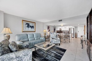 Interior - Anchorage Resort 8th Floor Condo in Siesta Key With Private Beach Access, Pool, Boat Dock 0894 (Siesta Key)