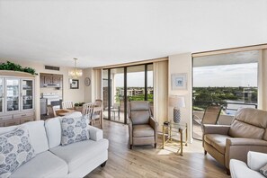 Interior - Anchorage Resort 7th Floor 2-bedroom Condo w Private Balcony Beach Access 0893 (Siesta Key)