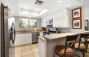 Interior - Farrell N80 (Palm Springs)
