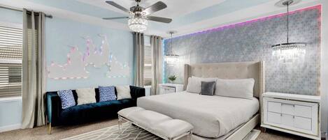 6 bedrooms, iron/ironing board, bed sheets