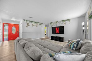 Interior - Red Jordan Boho Style Vacation Home (Orlando)