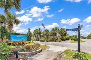 Interior - Pelicans Reef Large 2BR Condo w/ Vaulted Ceilings, Loft Bedroom & Space for 8 Guests (Surfside Beach)