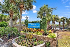 Interior - Pelicans Reef Large 2BR Condo w/ Vaulted Ceilings, Loft Bedroom & Space for 8 Guests (Surfside Beach)