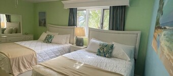 Pelicans Reef Large 2BR Condo w/ Vaulted Ceilings, Loft Bedroom & Space for 8 Guests