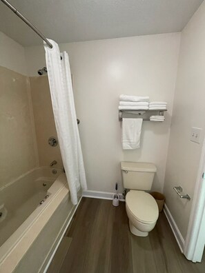 Interior - Pelicans Reef Large 2BR Condo w/ Vaulted Ceilings, Loft Bedroom & Space for 8 Guests (Surfside Beach)