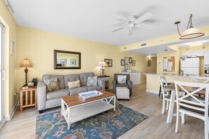 Interior - Pelican Isle 112 - Robin`s Nest (Fort Walton Beach)