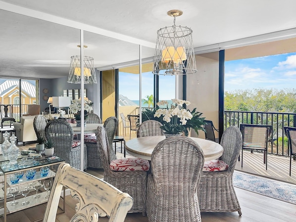 Interior - Sandy Cove (Siesta Key)